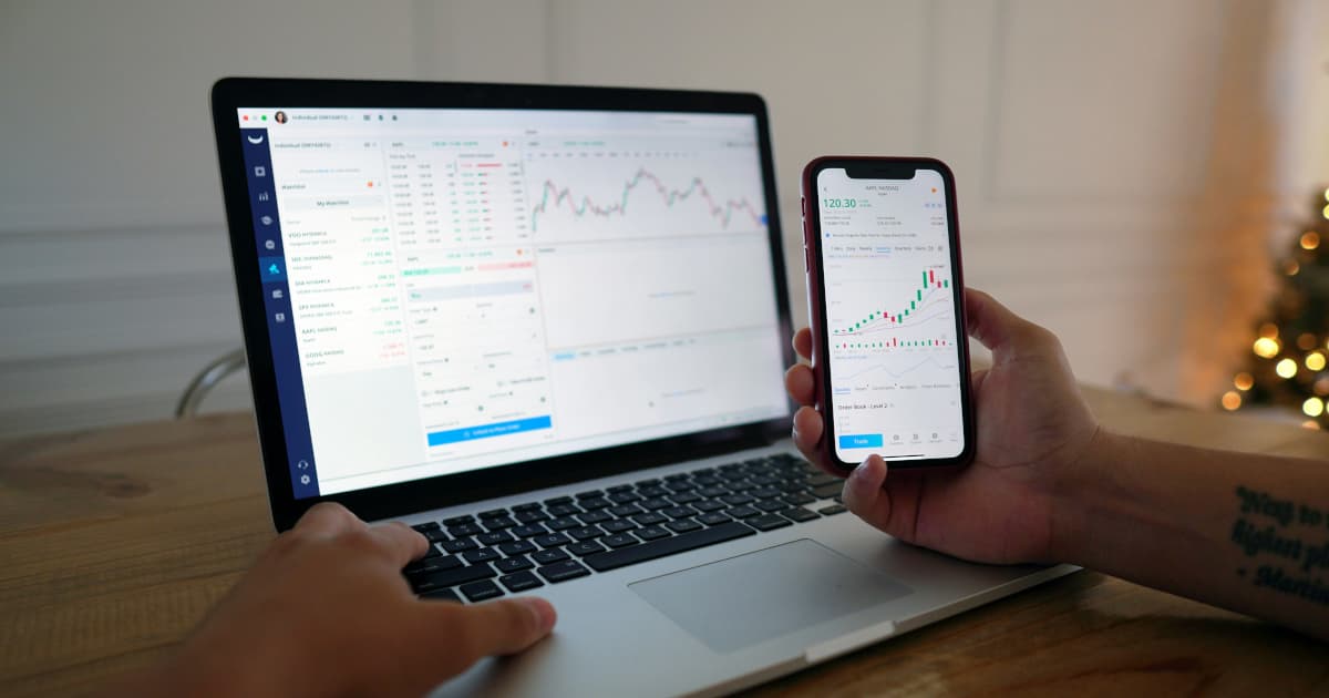 Gold Reaches Record High as Economic Concerns Drive Investor Interest