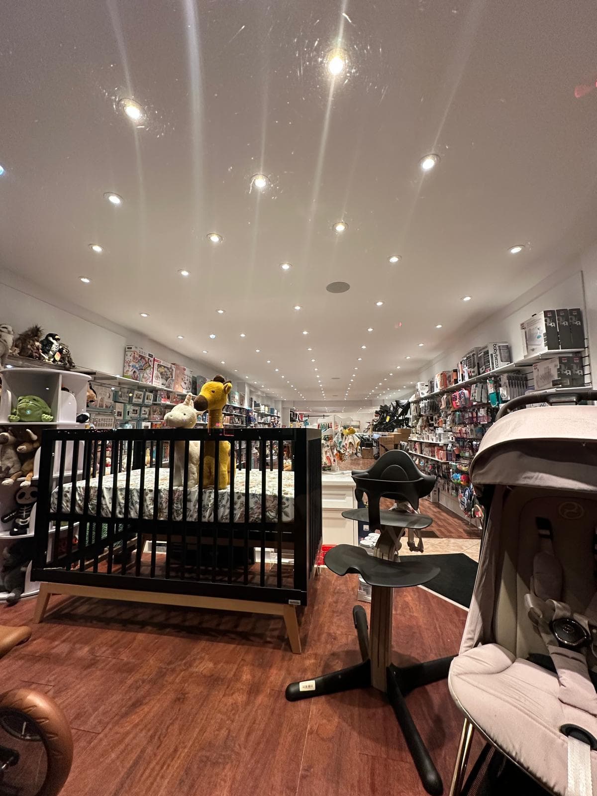 Macklem's Baby Store célèbre 80 ans d'héritage en tant qu'institution familiale de détail à Toronto